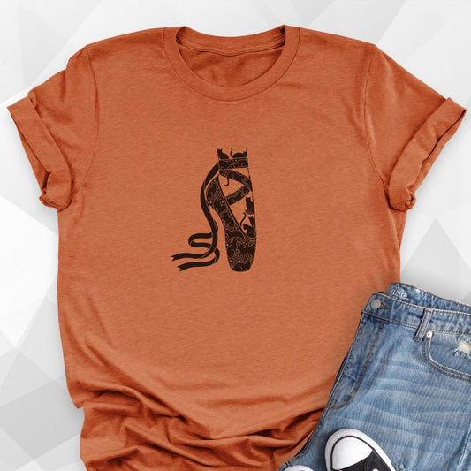 Black Cat Pointe Shoe T-Shirt